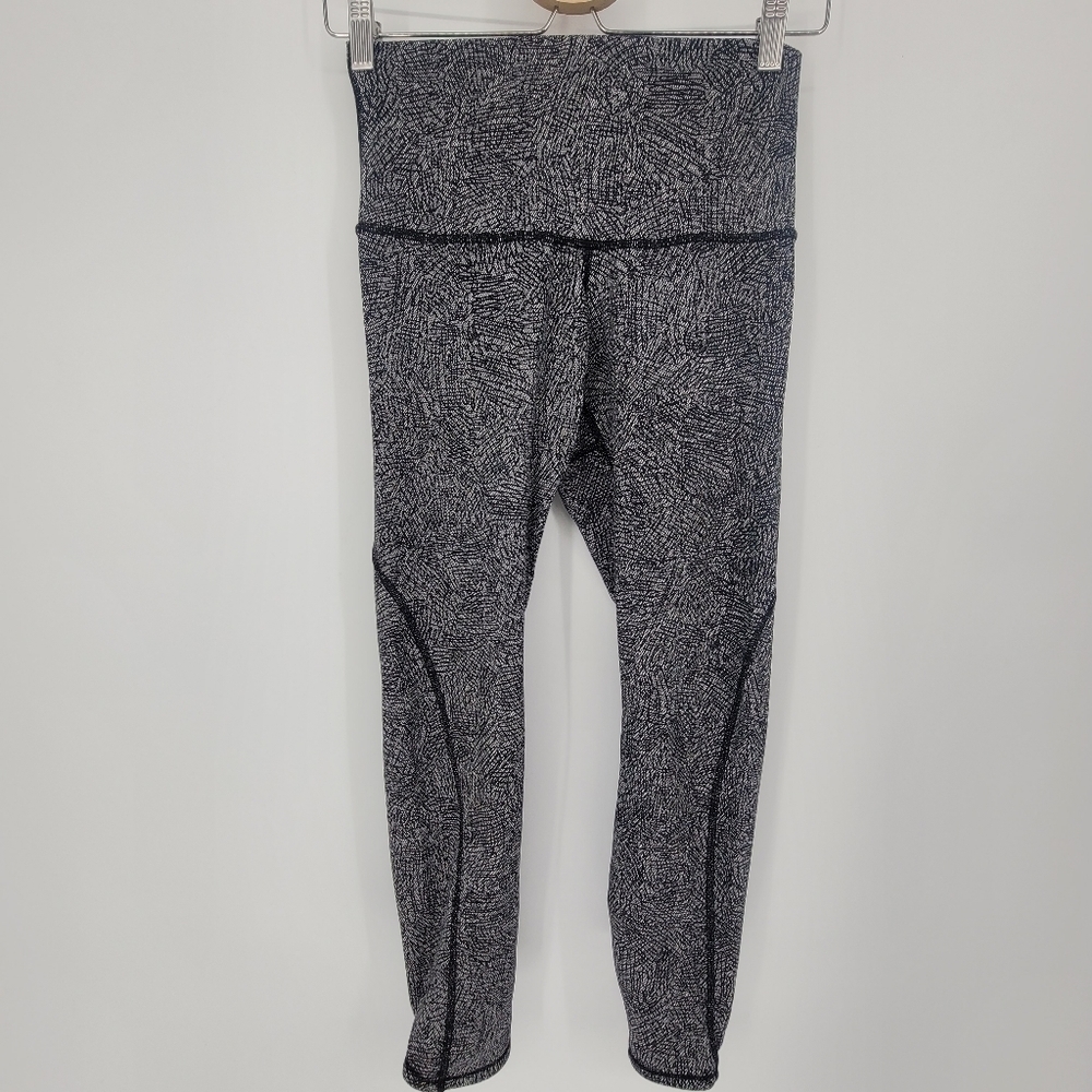 LULULEMON high waist wunder under HR SE mesh black and white leggings size 6